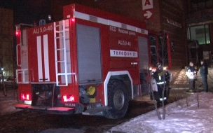 Ночью спасатели тушили горящую квартиру на улице Шаврова
