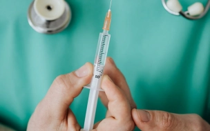 В соцучреждениях Петербурга вакцинировано более 97% проживающих