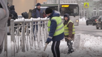 Дворы Петербурга от снега чистят более семи тысяч дворников