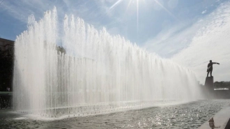 В Роспотребнадзоре Петербурга рассказали про вред от купания в фонтанах