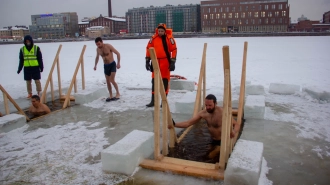 В Петербурге более 36 тысяч человек приняли участие в крещенских купаниях