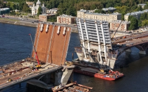 На Большом Смоленском мосту в Петербурге завершается монтаж оборудования разводного пролета