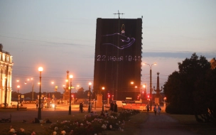 Дворцовый мост 22 июня осветит "Свеча памяти"