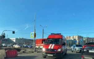 На проспекте Сизова произошел пожар в двухкомнатной квартире