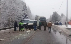 Из-за крупного ДТП под Тихвином образовался затор протяженностью около 5 км