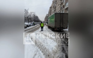 Водитель грузовика задел пенсионерку на тротуаре у дома на улице Димитрова