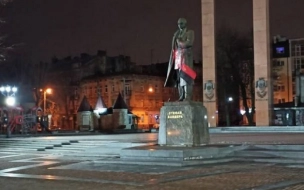 Памятник Бандере во Львове облили краской