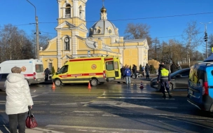 Правоохранители задержали водителя, который врезался в остановку в Красном Селе