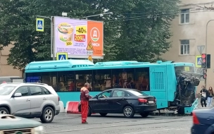 Автобус задымился и чуть не лишился двигателя на Стачек