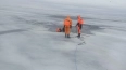 Рыбаки провалились под лед на Ладожском озере. Их спасли