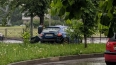 Синий Subaru вылетел на тротуар в Калининском районе