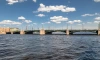 Петербуржцы могут воспользоваться паромной переправой через Неву на время ремонта Биржевого моста