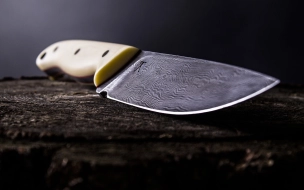 Работник судостроительного предприятия в Отрадном порезал коллегу ножом