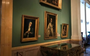 Посетителям Эрмитажа пришлось покинуть музей из-за сообщения об угрозе взрыва