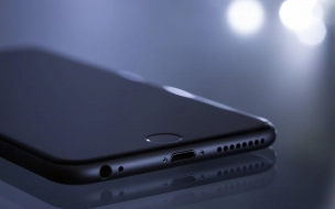 Apple планирует в 2023 году выпустить первый смартфон без лотка для сим-карты 