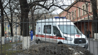 В Петербурге возбуждено уголовное дело после падения наледи на коляску с ребёнком