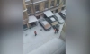 В Петербурге коммунальщики использовали матрасы при уборке снега и сосулек с крыш