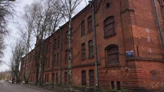 Cтаринную казарму в Петергофе выставили на продажу почти за 160 млн рублей