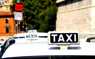 За две недели в Петербурге изъяли автомобили у 54 таксистов-нелегалов