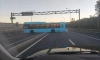 Петербуржцы назвали позором ДТП с застрявшим на парапете автобусом