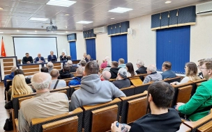 В Петербурге провели встречу с владельцами автомобилей, которые пострадали в ходе атаки БПЛА