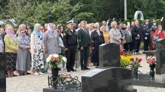 На Серафимовском кладбище почтили память экипажа подлодки "Курск"