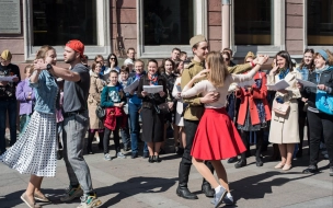 Петербуржцев приглашают принять участие во флешмобе "Поющий яркий май"