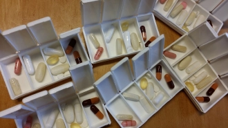 Ученые перечислили восемь препаратов против "омикрона"