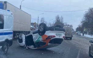 Каршеринг лег на крышу в тройном ДТП в Горелово