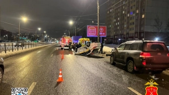 В аварии с перевернувшимся такси на Большевиков пострадал 21-летний пассажир