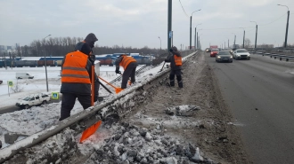 В Петербурге дорожники перешли на усиленный режим работы 