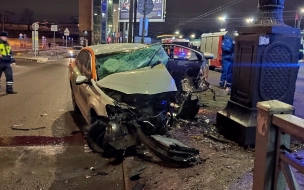 Водитель каршеринга погиб после столкновения со столбом у станции метро "Электросила"