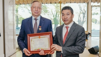 Вьетнамской медалью "За мир и дружбу между народами" награжден губернатор Петербурга