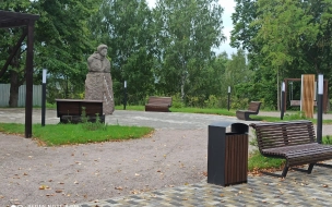 В Толмачево благоустроили территорию возле памятника революционеру Николаю Толмачеву