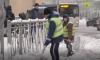 Почти семь тысяч дворников расчищают петербургские дворы после снегопада