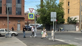 Жительницу Петербурга оштрафовали за поездку с двумя детьми на электросамокате