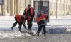 Последствия снегопада в Петербурге устраняют 637 единиц спецтехники