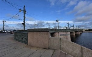 Мосты Петербурга моют по экологически безопасной технологии