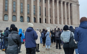 Фотофакт: в Хельсинки сотни человек вышли на митинг против закрытия границы с Россией