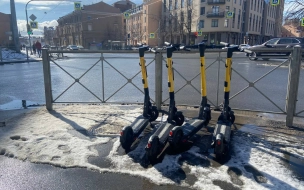 Из-за снегопада в Петербурге приостановили работу сервисы аренды электросамокатов