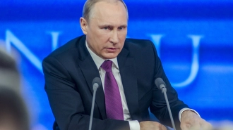 Путин подписал закон о пожизненном сенаторстве экс-президентов