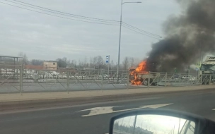 2 человека сгорели в автомобиле после ДТП в Понтонном проезде 