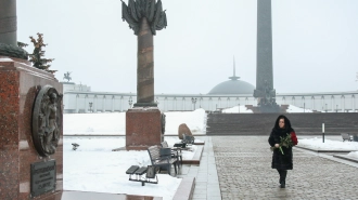 Матвиенко возложила цветы к памятной стеле Ленинградскому фронту