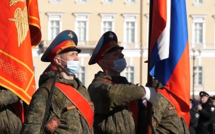 Петербуржцев призвали носить маски во время Дня Победы