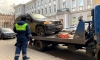 На улице Есенина автомобиль с "депутатскими" номерами остановился на тротуаре