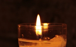 В жилом доме на улице Веры Слуцкой загорелась квартира из-за упавшей свечи