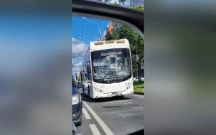 На Ленинском проспекте автобус серьезно повредился во время ДТП