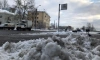 Коммунальщики Петербурга в усиленном режиме убирают дворы от снега