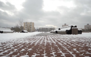 "Желтый" уровень опасности продлен в Петербурге из-за ветра и гололеда
