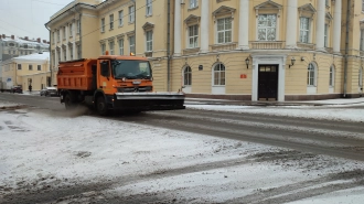 Петербуржцам рассказали, куда можно пожаловаться на плохую уборку снега во дворах 